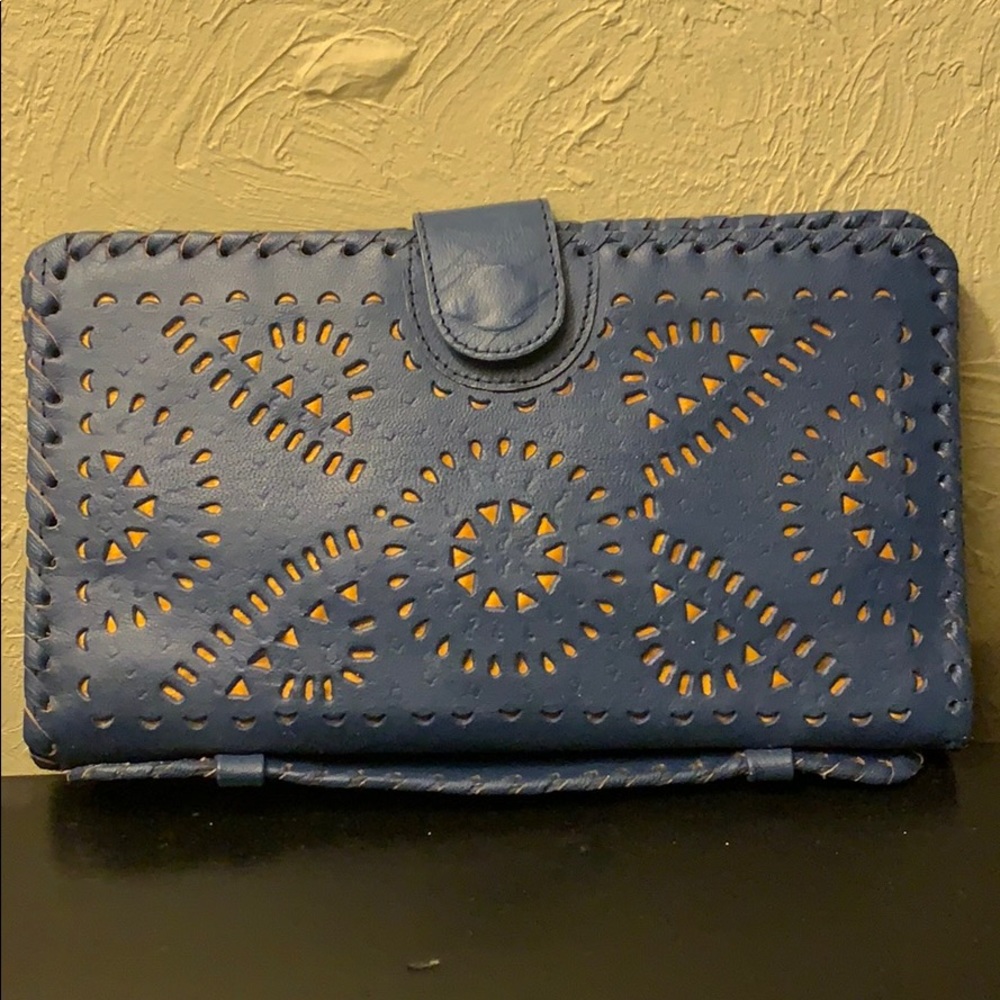 Blue laser cut clutch